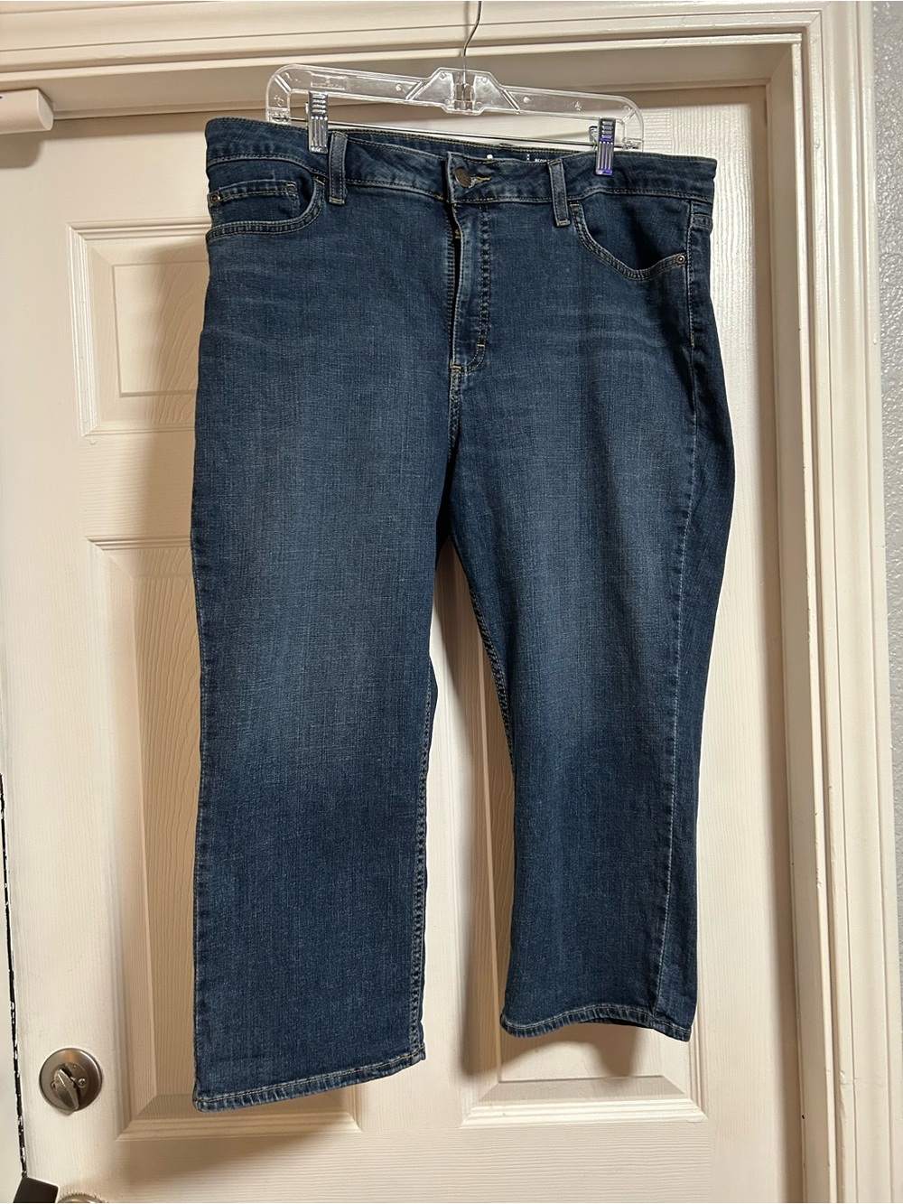 Lee women’s dark blue denim capris